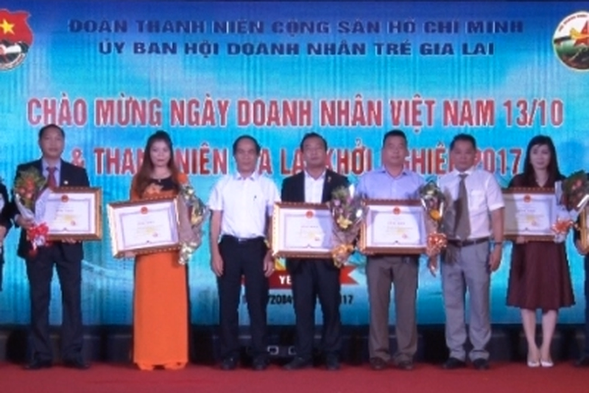 Tổ chức chương trình Chào mừng ngày doanh nhân Việt Nam và Ngày hội Thanh niên Gai Lai khởi nghiệp năm 2017